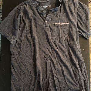 Airwalk Men’s Gray Short-Sleeve Henley with Light Trim Pocket